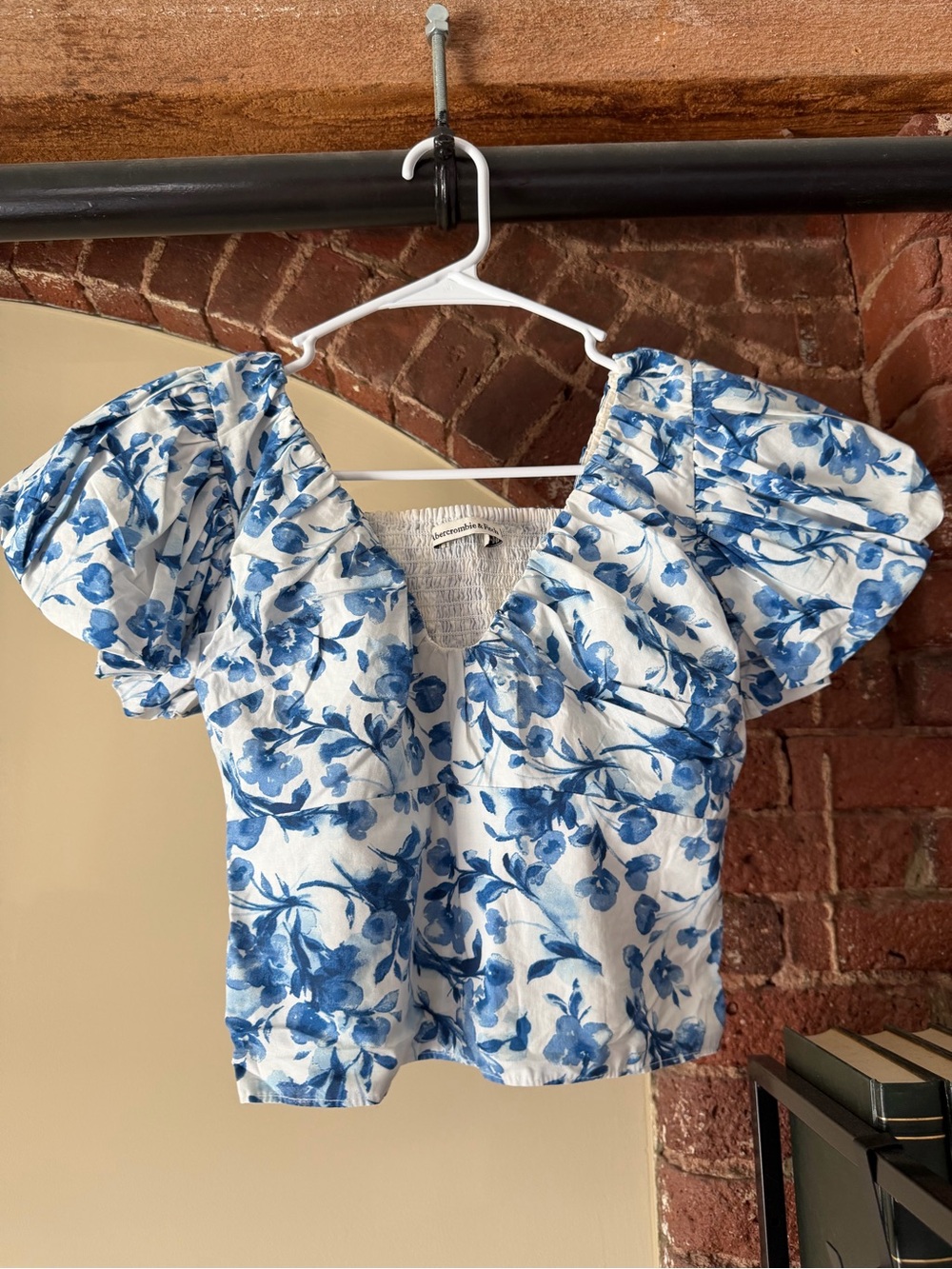 Abercrombie & Fitch Blue Floral Puff-Sleeve Crop Top
